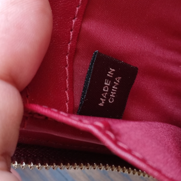 COACH RED LEATHER ZIP AROUND WALLETT - Picture 7 of 8